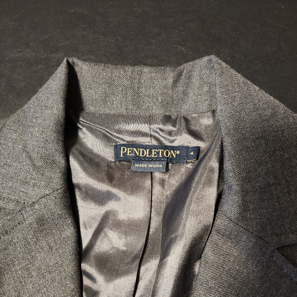 Pendleton Grey Two Pocket Jacket Womens Size 4 - image 7